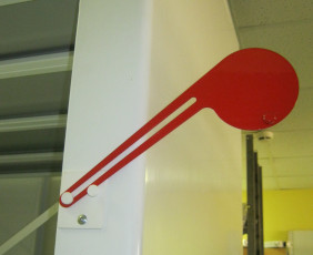 Флажок безопасности на стеллаж