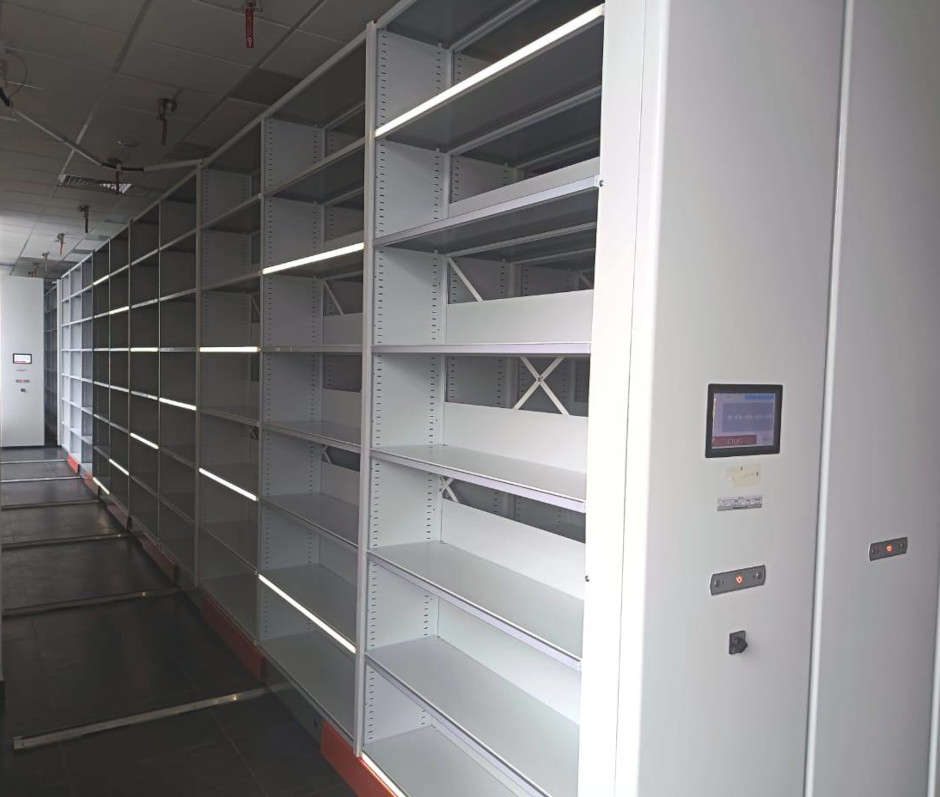 Умный архив с электроприводом и подсветкой полок