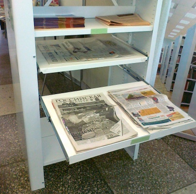 Газетный накопитель, хранение газет , журналов на выдвижных полках
