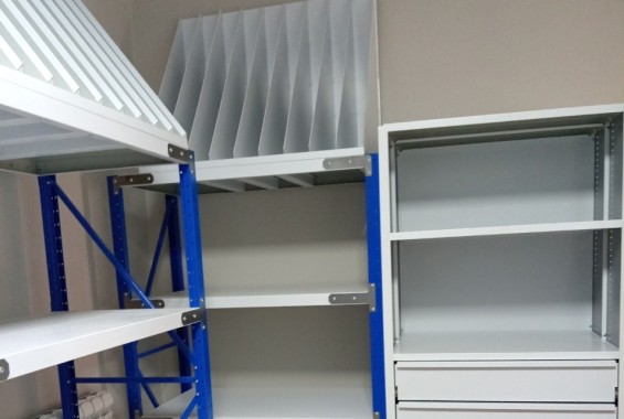 Стеллажи с гребенками для картин