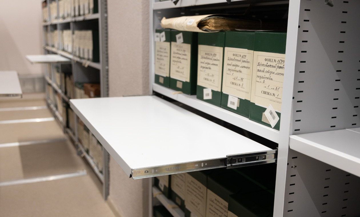 Выдвижная полка для работы с документами